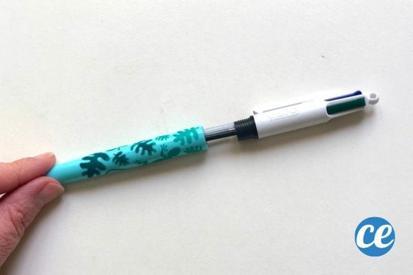 Changer une cartouche de stylo quatre couleurs - astuce recyclage