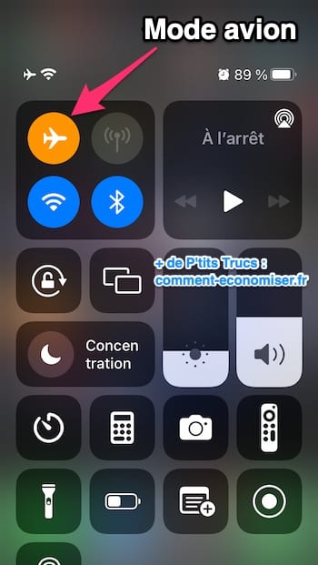 Utilisez le mode avion pour ne pas apparaître en ligne sur whatsapp 