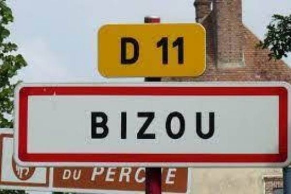 Panneau du village Bizou