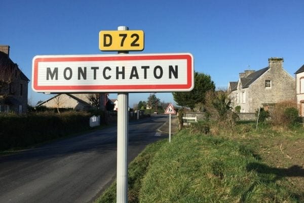 Panneau du village de Montchaton