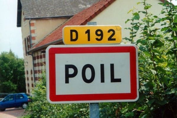 Panneau du village de Poil