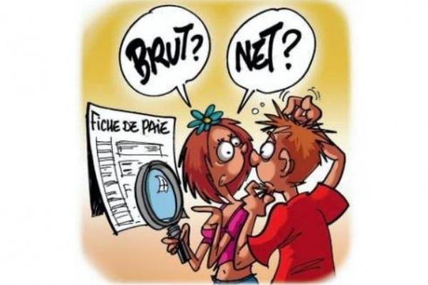 2 personnes face à face qui se posent des questions sur le salaire net et brut