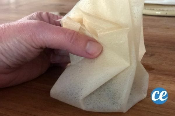 Plier une feuille de brick pour faire une aumonière