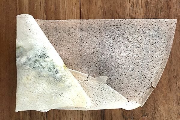 une feuille de brick pliée pour faire un chausson