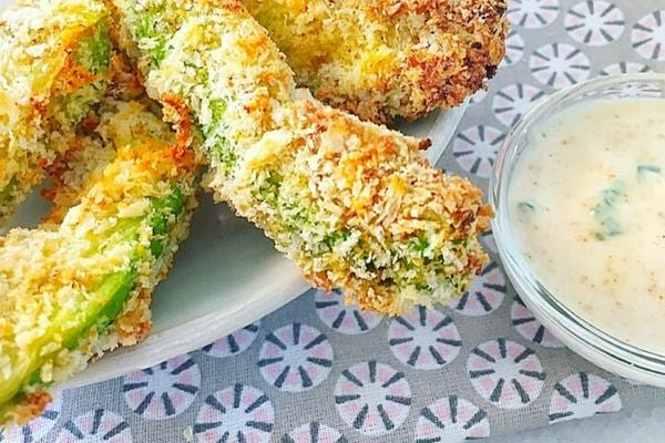 Plusieurs frites en avocat