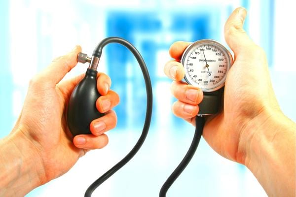 Un des bienfaits santé du jus de cerise est qu'il réduit l'hypertension.