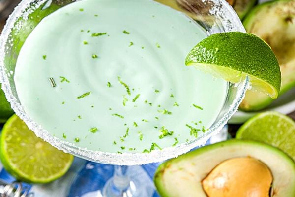 Daiquiri à l'avocat, citron vert et rhum 