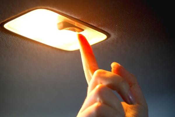 Pour faire durer vote batterie auto plus longtemps, vérifiez que toutes les lumières sont éteintes.