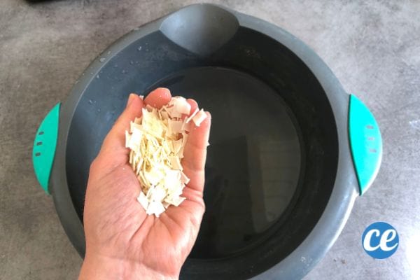 des copeaux de savon de Marseille pour nettoyer un plafond lessivable