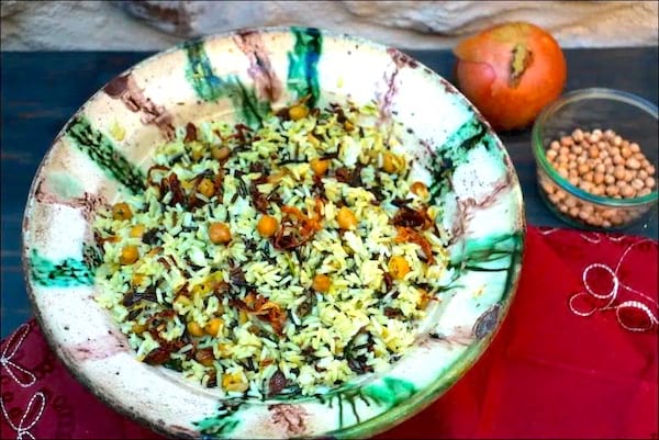 Du riz aux pois chiches avec des fruits secs pour un repas léger
