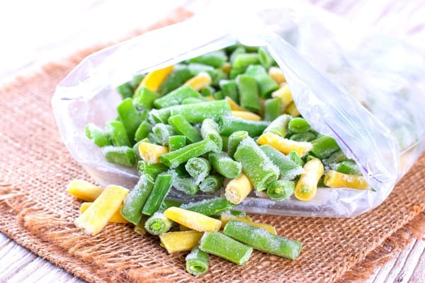 sachet de haricots verts et jaune congelés coupés en morceaux