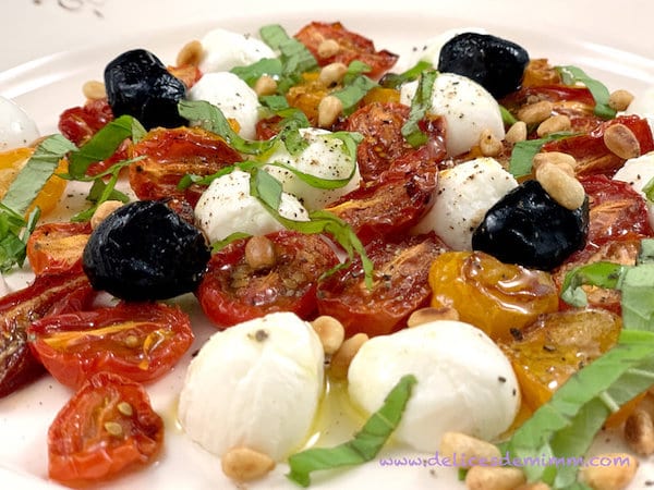 Une salade de tomates rôties à la mozzarella