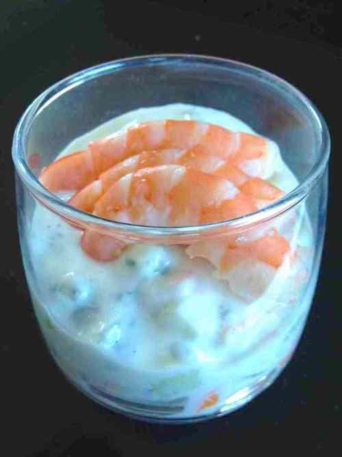verrines de concombre, surimi et crevettes