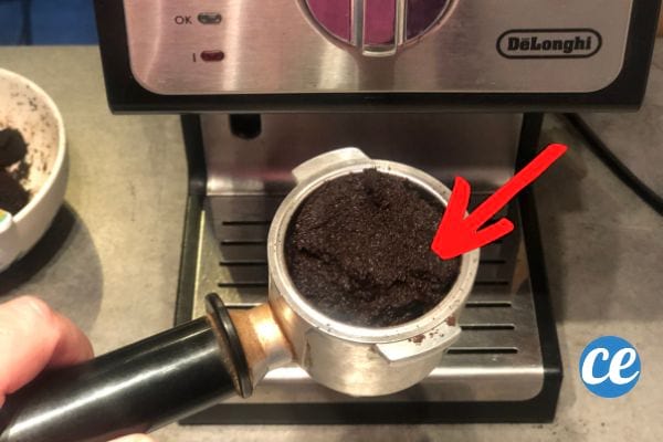 du marc de café après avoir fait couler du café
