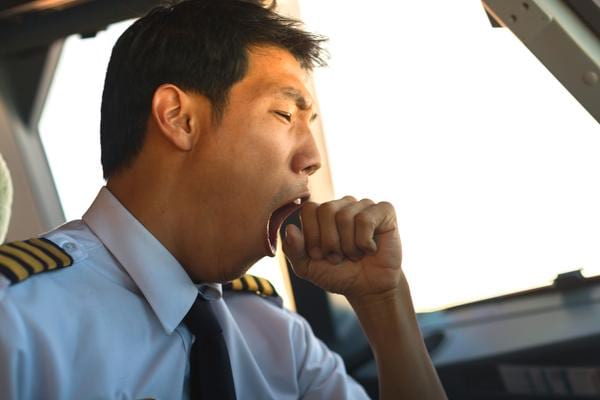 Un pilote d'avion qui s'endort