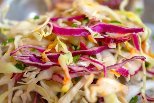 Une salade avec du chou difficile à digérer