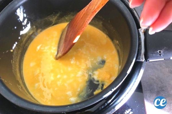 boil scrambled eggs in a pan
