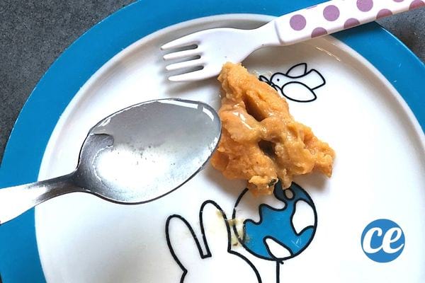 de l'eau de cuisson de riz mélangée avec une purée