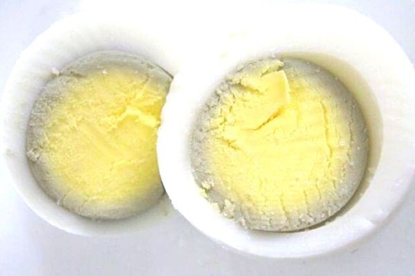 Un oeuf coupé en deux