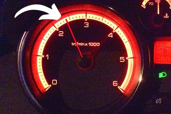 Un compte tour à 2500 tours minute pour économiser de l'essence