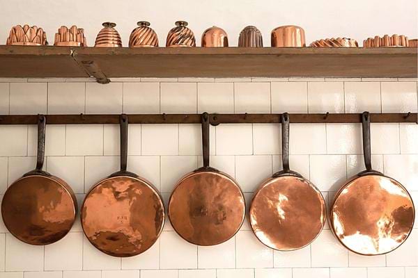 Several copper cooking utensils 
