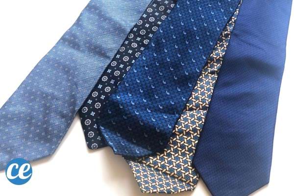 Plusieurs cravates bleue 