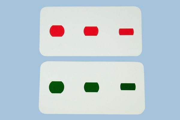 La carte aux 3 tonneaux avec un côté rouge et l'autre vert