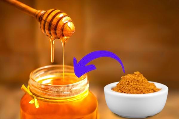 Du miel avec du curcuma pour stimuler le foie