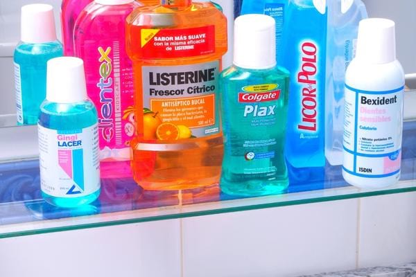 Des rince-bouches industriels qui sont mauvais pour l'hygiène dentaire