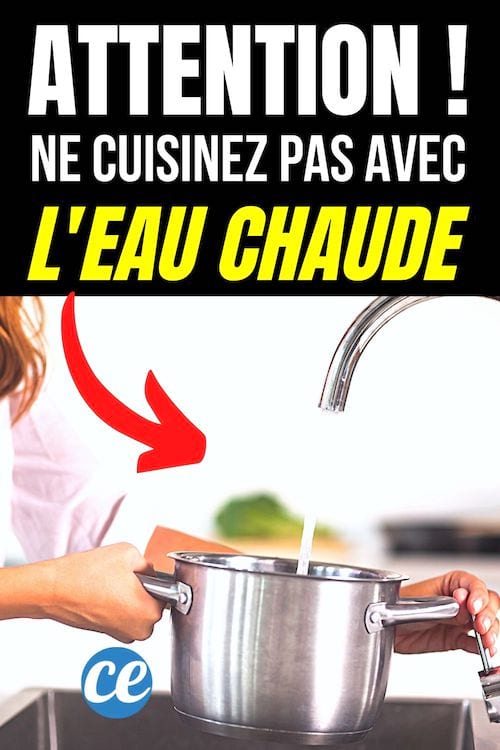 une casserole se remplit d'eau chaude