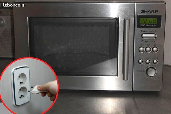 Un micro-ondes qui se débranche 