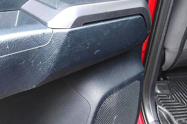 comment nettoyer interieur voiture plastique