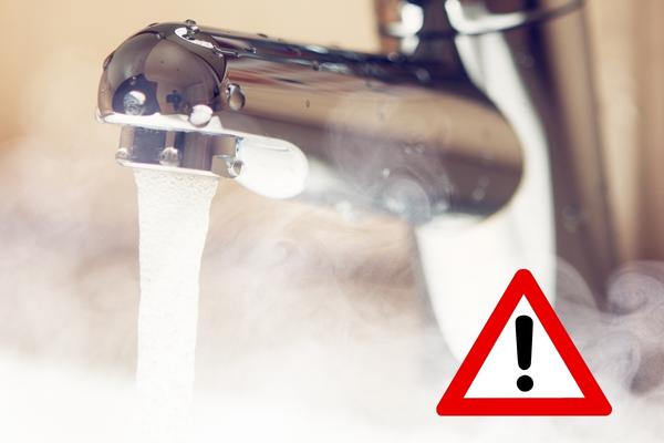 Pourquoi il Ne Faut Pas Faire Bouillir l'Eau Chaude du Robinet (Pour