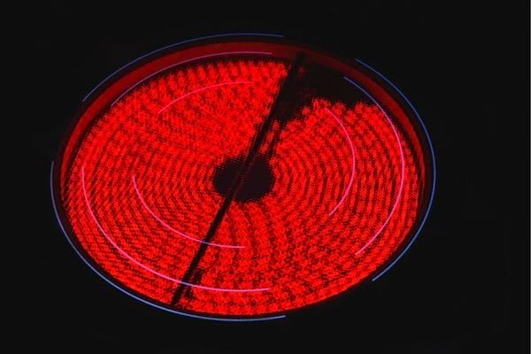 Une plaque de cuisson chaude 