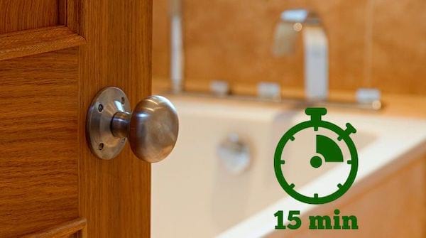 Porte de salle de bain ouverte pendant 15 min 
