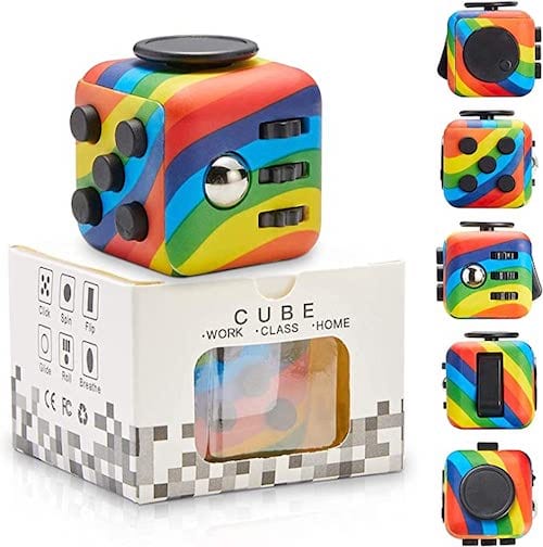Un cube de décompression anti-stress multicolore pour enfants et adultes