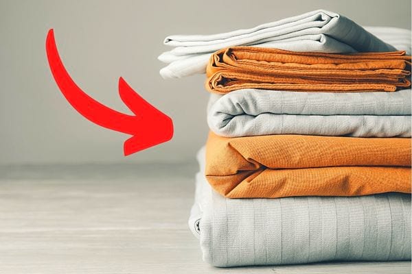 Mehrere Blätter mit unterschiedlichen Farben