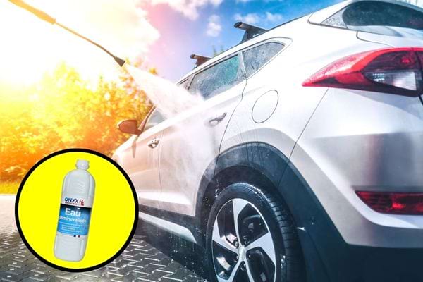 De l'eau déminéralisée pour nettoyer les tâches sur la carrosserie