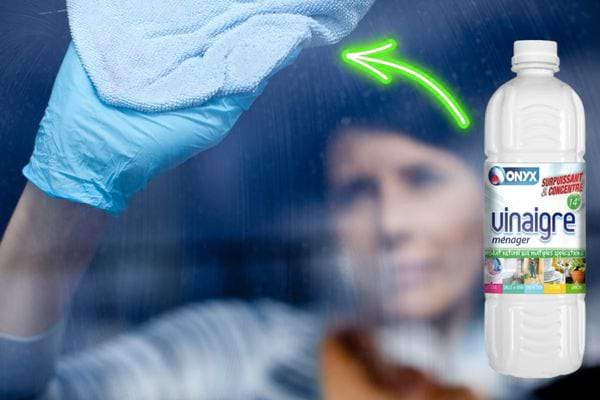 Le vinaigre ménager évite les traces sur les vitres
