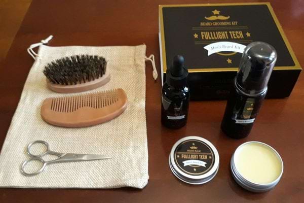Un kit complet pour entretenir sa belle moustache (ou barbe)
