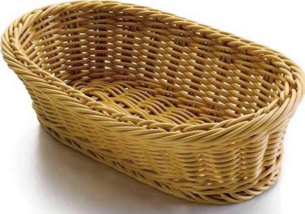 Une corbeille à pain en métal