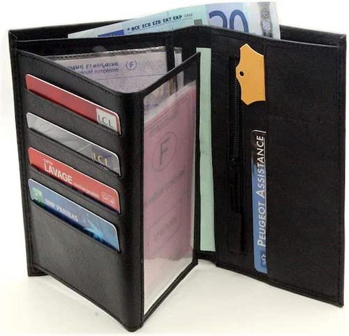 Un portefeuille noir en cuir synthétique pour homme