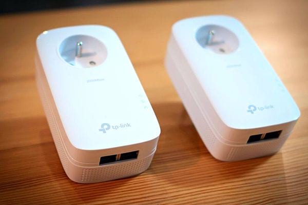 Deux prises électriques CPL