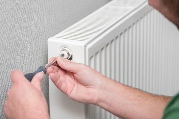 Comment Purger Son Radiateur Avant L Hiver L Astuce Facile Pour Faire