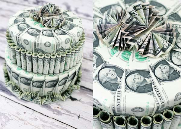 Plusieurs dollars qui forme ensemble un grand gâteau fait maison 