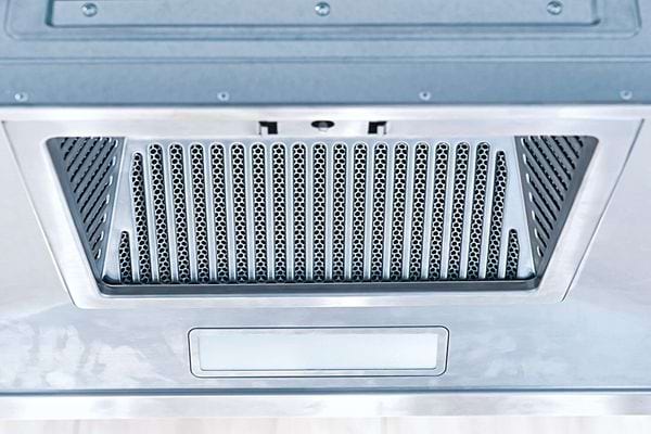 Une hôte de cuisine en aluminium
