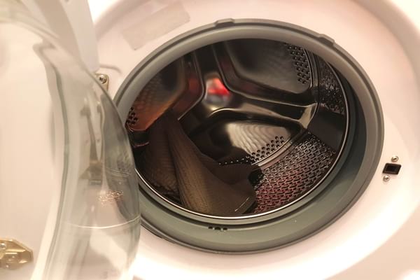 hublot de machine à laver ouvert