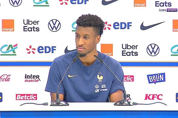 Kingsley Coman en conférence de presse avec l'équipe de France 