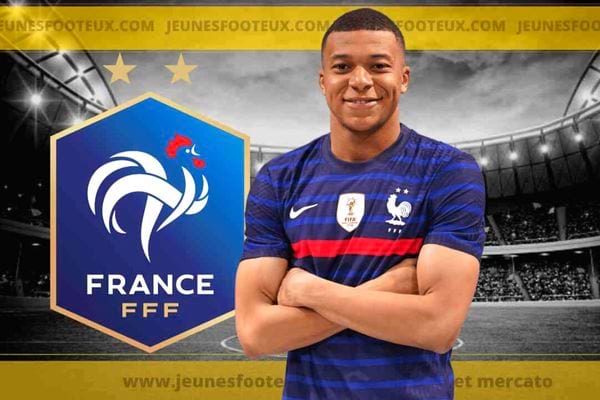 Kyliann Mbappé en tenue de l'équipe de France avec le logo de la FFF 