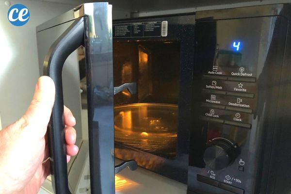 Pourquoi Faut-il Laisser la Porte du Micro-Ondes Ouverte (Pendant 2 Min
